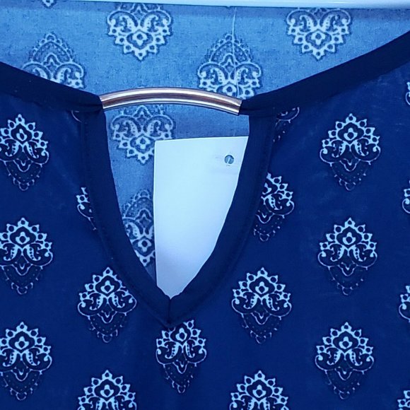 Modern Attraction Women's Size Small Tunic - Picture 5 of 9